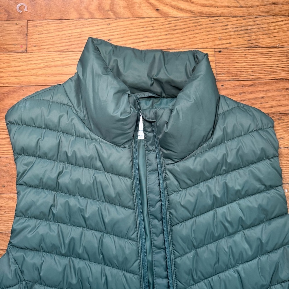 Women’s Old Navy Active Water Resistant Green Puffer Vest Size XS - Picture 2 of 10